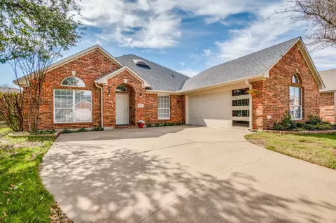5831 Lorenzo Dr, Grand Prairie, TX 75052