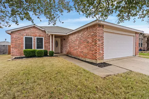 8755 Gray Fox Ct, Fort Worth, TX 76123