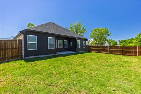 Exterior - 307 E Sanger St, Celeste, TX 75423 photo 5 of 6
