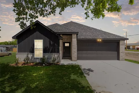 307 E Sanger St, Celeste, TX 75423