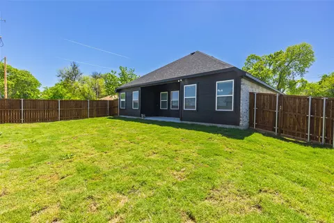 Exterior - 307 E Sanger St, Celeste, TX 75423 photo 6 of 6