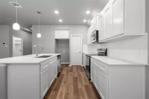 Entry Way - 307 E Sanger St, Celeste, TX 75423 photo 6 of 7