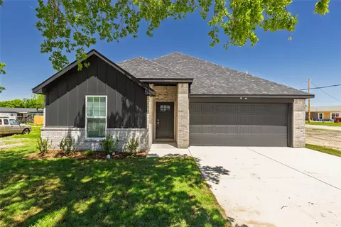 Exterior - 307 E Sanger St, Celeste, TX 75423 photo 2 of 6