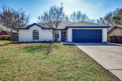 217 Arthur Dr, Kennedale, TX 76060