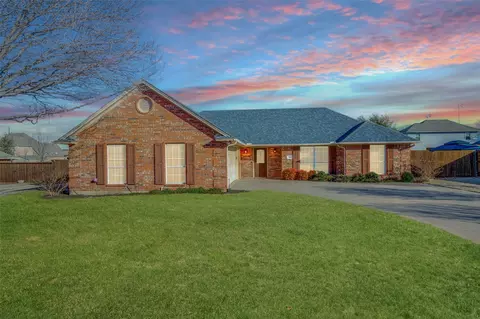 338 Preston Gln, Gunter, TX 75058