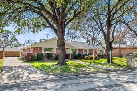 217 W Pleasantview Dr, Hurst, TX 76054