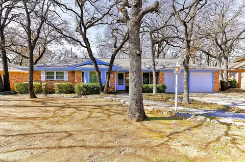 502 Canyon Ridge Dr, Euless, TX 76040