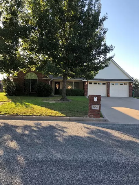 1426 Glenwood Dr, Stephenville, TX 76401