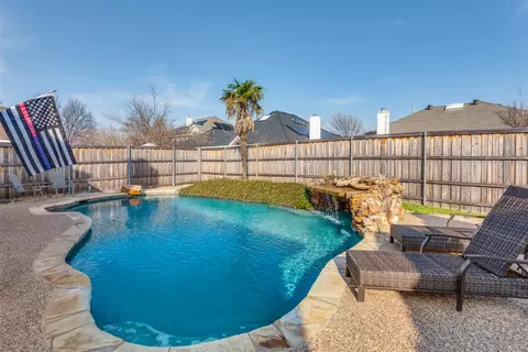 7712 Parkwood Plaza Dr, Fort Worth, TX 76137