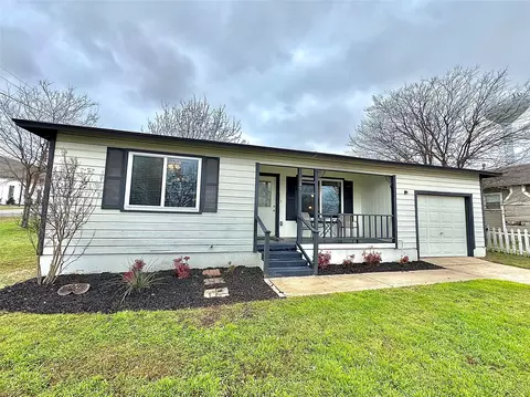 205 N Snyder Ave, Justin, TX 76247
