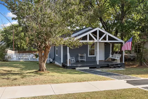 Exterior - 703 E Gandy St, Denison, TX 75021 photo 3 of 8