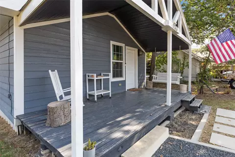 Exterior - 703 E Gandy St, Denison, TX 75021 photo 4 of 8