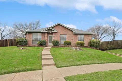 201 Birchwood Ln, Cedar Hill, TX 75104