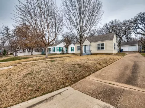 1724 Bluebonnet Dr, Fort Worth, TX 76111