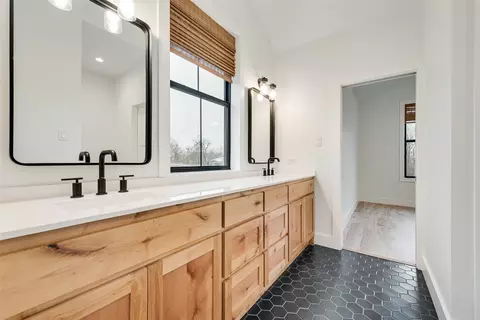 Bath - 14894 Markout Central, Forney, TX 75126 photo 4 of 7