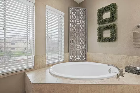964 Brook Forest Ln, Euless, TX 76039 photo 24