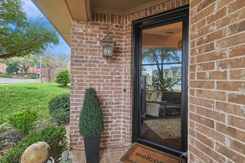 964 Brook Forest Ln, Euless, TX 76039 photo 4