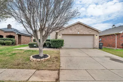 7449 Grass Valley Trl, Fort Worth, TX 76123