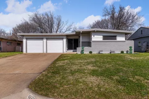4633 Emerson St, Fort Worth, TX 76119