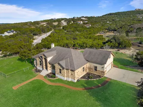 141 Country Meadow Ln, Lakehills, TX 78063