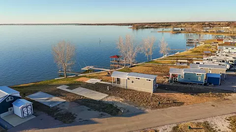6422 Peninsula Rd, Kerens, TX 75144