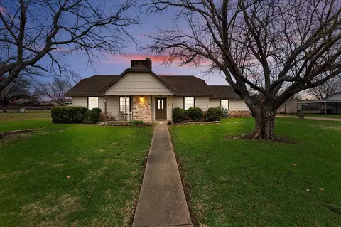 540 Lonquist Rd, Midlothian, TX 76065