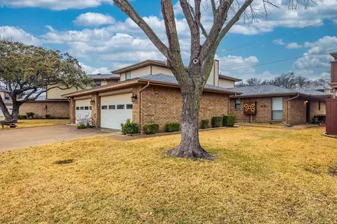 34 Morrow Dr, Bedford, TX 76021