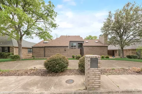 8912 Maple Glen Dr, Dallas, TX 75231