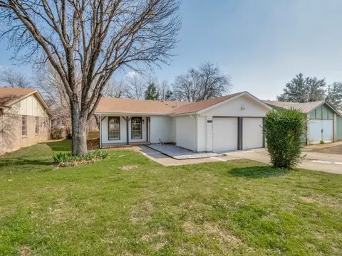 1013 Tapley St, Grand Prairie, TX 75051