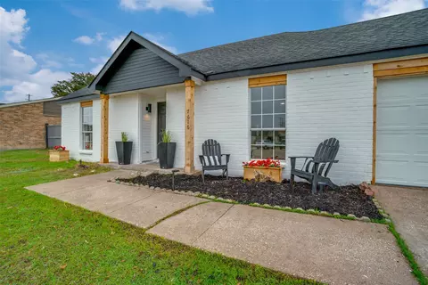 7616 Independence Dr, The Colony, TX 75056