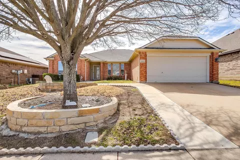 405 Lone Star Dr, Justin, TX 76247