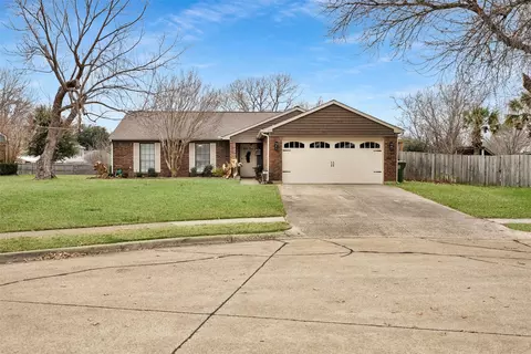 419 Creekmeadow Ln, Lewisville, TX 75067