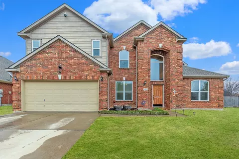 5400 Fox Run Dr, Watauga, TX 76137