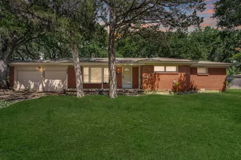 928 Glenda Dr, Bedford, TX 76022