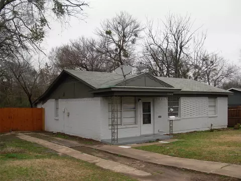 1525 Woodcrest Dr, Mesquite, TX 75149