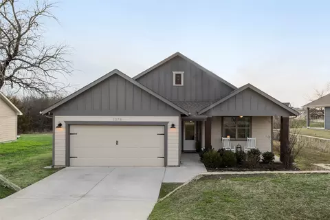 1374 Green Field Dr, Gainesville, TX 76240