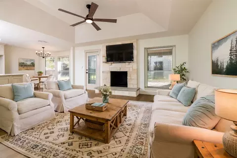 113 Saddle Hills Rd, Burleson, TX 76028