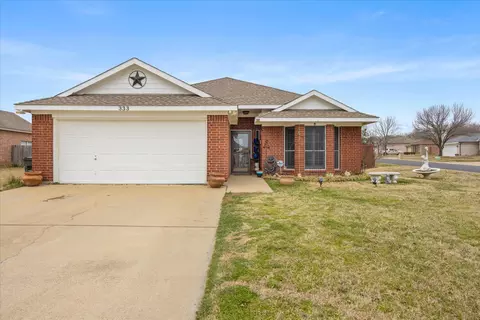 333 Beaumont Dr, Weatherford, TX 76086