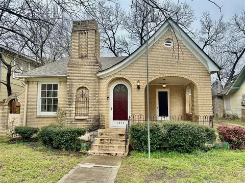 1217 W Bond St, Denison, TX 75020
