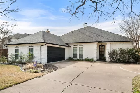 923 Kingston Dr, Mansfield, TX 76063