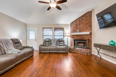 919 Sharp Dr, Cedar Hill, TX 75104 photo 4