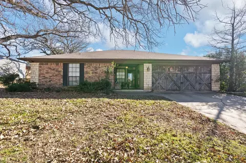 944 Springhill Dr, Burleson, TX 76028