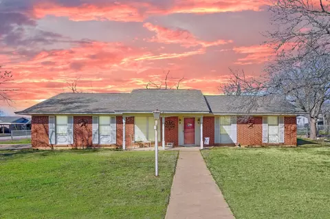 2104 22nd Ave SE, Mineral Wells, TX 76067