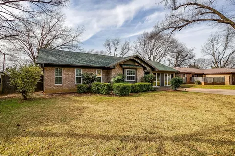 2514 Aberdeen Dr, Arlington, TX 76015