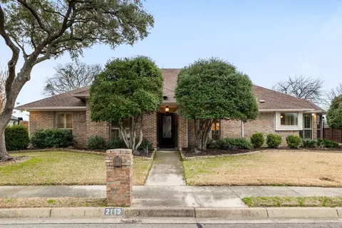 2112 Wimbledon Dr, Arlington, TX 76017