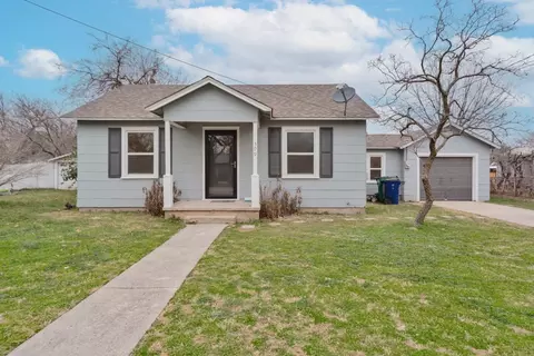 309 E Cottonwood St, Decatur, TX 76234