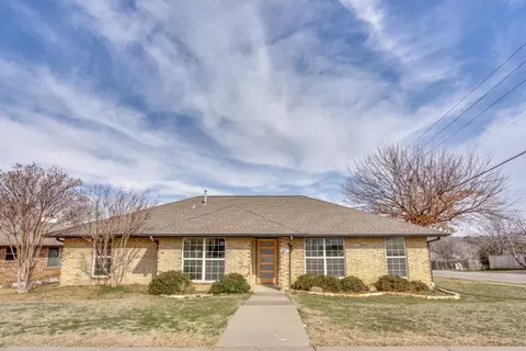 1621 Saint James Dr, Carrollton, TX 75007