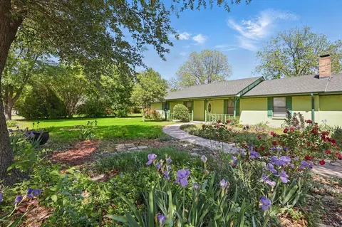 1806 Duck Creek Rd, Sanger, TX 76266