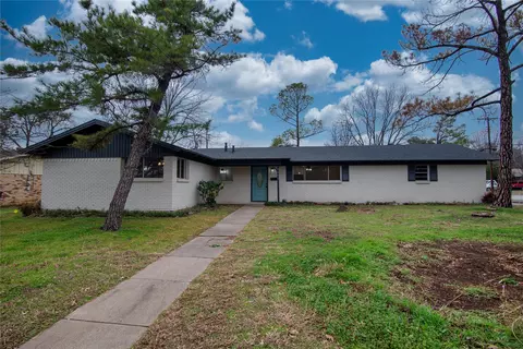 2000 Terbet Ln, Fort Worth, TX 76112