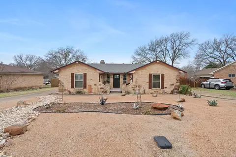 115 S Valley St, Red Oak, TX 75154
